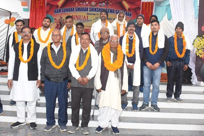 सामूहिक माल्यार्पण